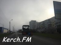 В Керчи на Ворошилова рабочие асфальтировали парковочные карманы