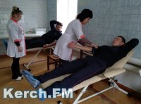Новости » Общество: В Ленинском районе сотрудники ГИБДД сдали кровь для жертв ДТП