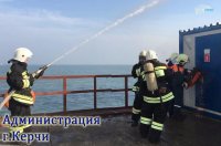 Новости » Общество: На стройке Керченского моста учились тушить пожар