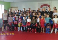 Новости » Спорт: Керчане за свой счет возят детей на соревнования