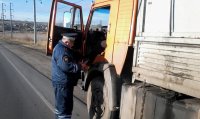 В Керчи сотрудники ГИБДД усиленно проверяют грузовой транспорт на дорогах