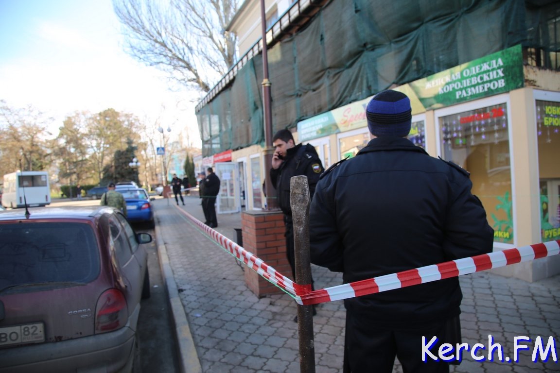 В Керчи сотрудники ФССП перекрыли вход в несколько магазинов на Советской  (видео) » Керчь.ФМ