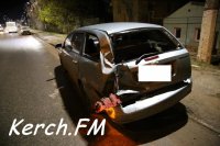 В Керчи автомобиль въехал в припаркованный «Chevrolet» и скрылся с места аварии