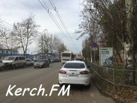 Новости » Общество: На Еременко в Керчи установили знаки запрещающие парковку автомобилей
