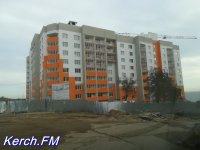 Новости » Общество: В керченском доме для заливчан остекляют балконы