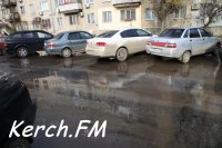 Новости » Общество: На Пролетарской в Керчи произошел прорыв водовода