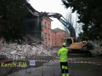 В Керчи разбирают рухнувшее здание КГМТУ (видео)