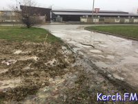 Новости » Общество: Водоканал Керчи уже больше месяца не может устранить прорыв водовода на Ворошилова