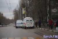 Новости » Криминал и ЧП: Женщина на остановке «Луч» в Керчи умерла из-за остановки сердца