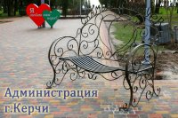 Новости » Общество: В Молодежном парке Керчи появились «скамья примирения» и «скамья поцелуев»