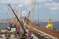 Строители завершили сооружение автодорожных пролетов Крымского моста