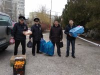 Полицейские «Деды Морозы» посетили центр для несовершеннолетних в Щелкино