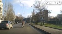 Ты репортер: В Керчи пенсионеры продолжают кидаться под колеса автомобилей (видео)