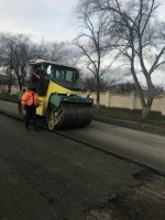 Новости » Общество: В Керчи на Кокорина укладывают второй слой асфальта