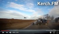 Новости » Криминал и ЧП: На Керченской трассе в лобовую столкнулись микроавтобус и легковушка (момент аварии)
