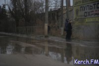 Новости » Коммуналка: В Керчи нечистотами затопило остановку «АТП»