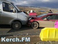 В Керчи на новом участке дороги в «лобовую» столкнулись две машины