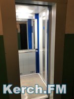 Новости » Криминал и ЧП: В Керчи женщина с грудничком застряла в новом лифте