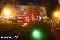Новости » Общество: Подсветку на клумбах в центре Керчи все-таки установили к Новому году