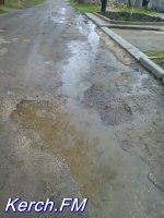 В Керчи по частному сектору течет канализация