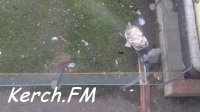 Под окнами керчан устроили свалку строительного мусора с рухнувшего здания КГМТУ