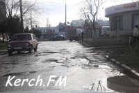 Водоканал Керчи уже больше двух месяцев не может устранить прорыв водовода на Ворошилова