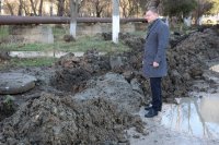 Новости » Общество: В Керчи водоканал заменил водовод в районе горбольницы №1