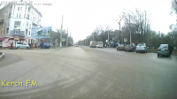 Новости » Криминал и ЧП: Керчане на видеорегистратор сняли ДТП с ВАЗом и билбордом