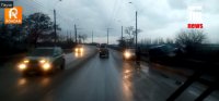 Новости » Криминал и ЧП: В Керчи на Горьковском мосту иномарка вылетела на тротуар и врезалась в парапет