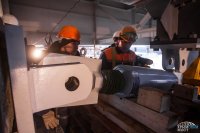 Строители устанавливают антисейсмические устройства под пролеты Крымского моста