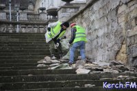 На Митридатской лестнице в Керчи начали разбирать облицовку (видео)