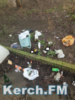 Керчане жалуются на мусор в районе Клуба Энгельса