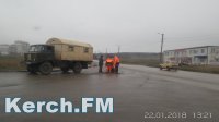 Новости » Общество: В Керчи закрыли люк, из которого «росла» елка