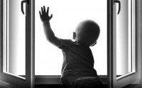 В Севастополе из окна детсада выпал двухлетний ребенок