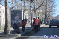 Новости » Общество: В Керчи коммунальщики убирали дороги