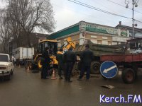 Новости » Общество: Водоканал начал устранять прорыв водовода на Шлагбаумской