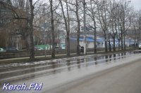 В Керчи на Еременко часть дороги находится в воде