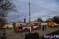 В Керчи у троллейбуса на ходу сломалась штанга
