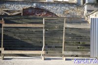 Новости » Общество: На Митридатскую лестницу в Керчи теперь можно попасть через дверной проем