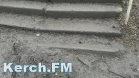 Новости » Общество: Керчанам приходится добираться до остановок по сплошной грязи