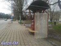 В Керчи автобусная остановка на «Парковой» - опасна для людей, - читатели