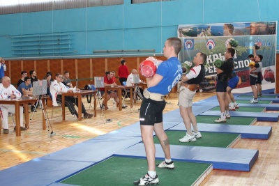 Керчанка выступила в чемпионате Крыма по гиревому спорту