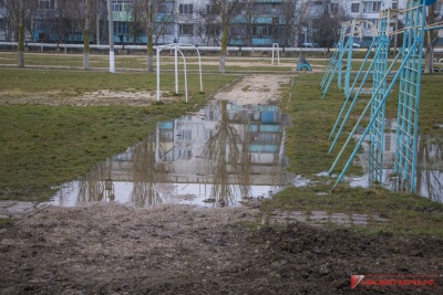 В Керчи пообещали высушить стадион школы №23