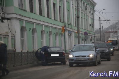 Новости » Общество: Во вчерашней керченской аварии пострадал пассажир «ВАЗа»