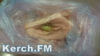 Новости » Общество: Керчанин купил очень странную курицу в магазине на Марате