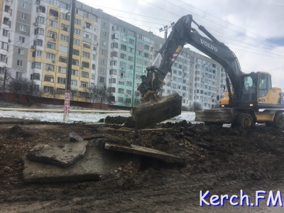 Новости » Общество: На шоссе Героев Сталинграда расчищают обочину