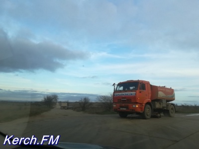 Керчане жалуются на десятки грузовиков, которые ездят по дороге в Аршинцево ежедневно
