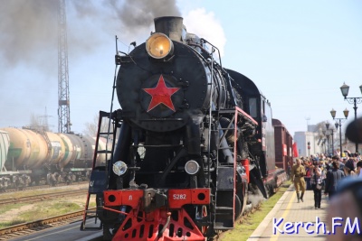 На ж/д вокзал Керчи прибыл «Поезд Победы» (видео)