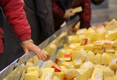 Минсельхоз предлагает запретить производство и продажу сырных продуктов без молока