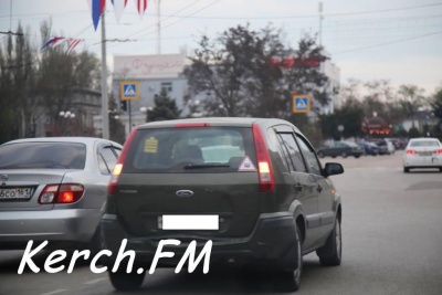 Перед светофором в Керчи столкнулись «Ford» и «Daewoo»